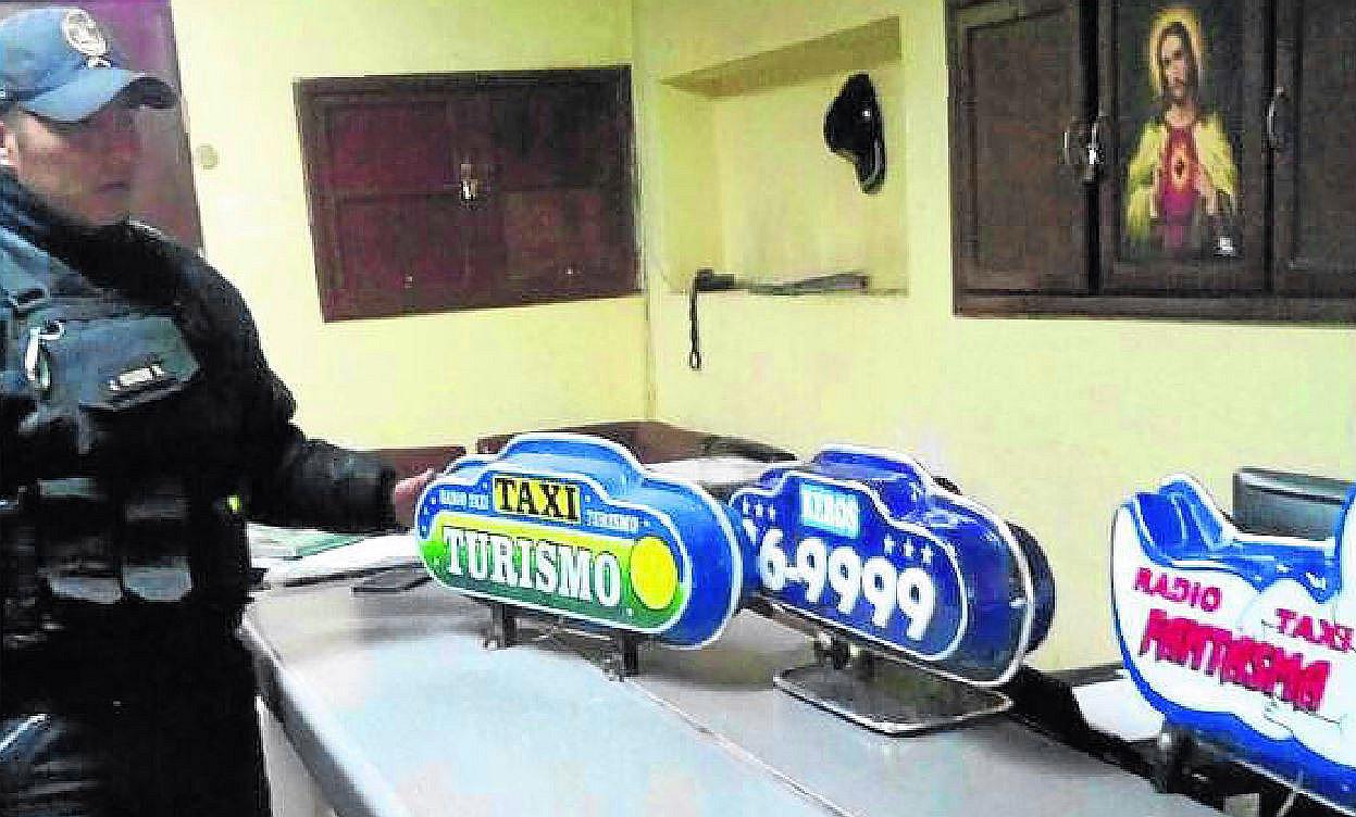 Puno: taxistas usan casquetes de empresas inexistentes para asaltar a jovenes