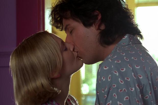 Adam Sandler and Drew Barrymore kissing in the movie (Photo: New Line Cinema)