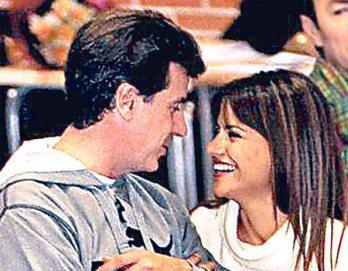 "Con Cayetano Martínez sólo somos amigos"