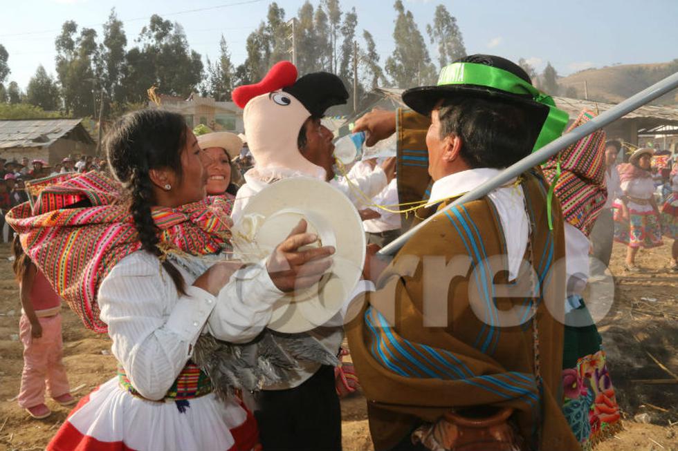 Así celebran humanos y animales en fiesta de Santiago (FOTOS)