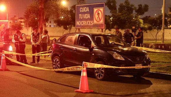 Delincuentes abandonan vehículo en la avenida La Molina después de una persecución. Foto: César Grados/GEC