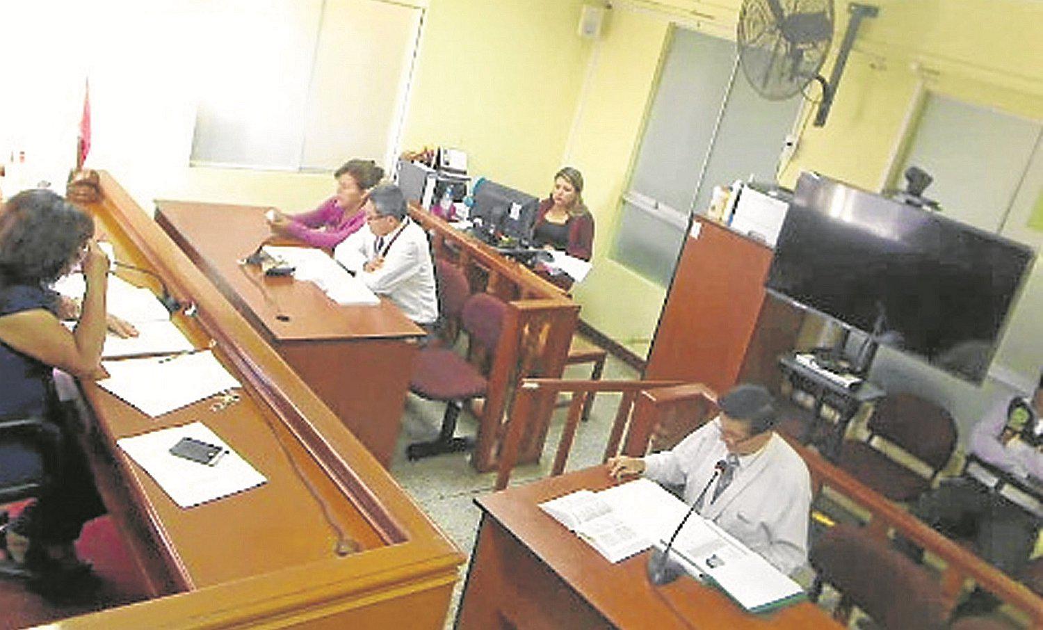 Mujer va a la cárcel por llevar droga con frutas