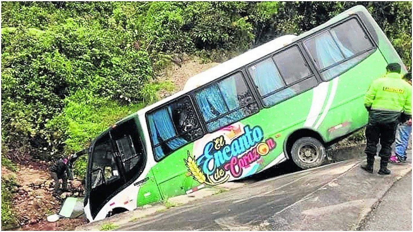 Grupo musical "El Encanto de Corazón" salva de morir en despiste