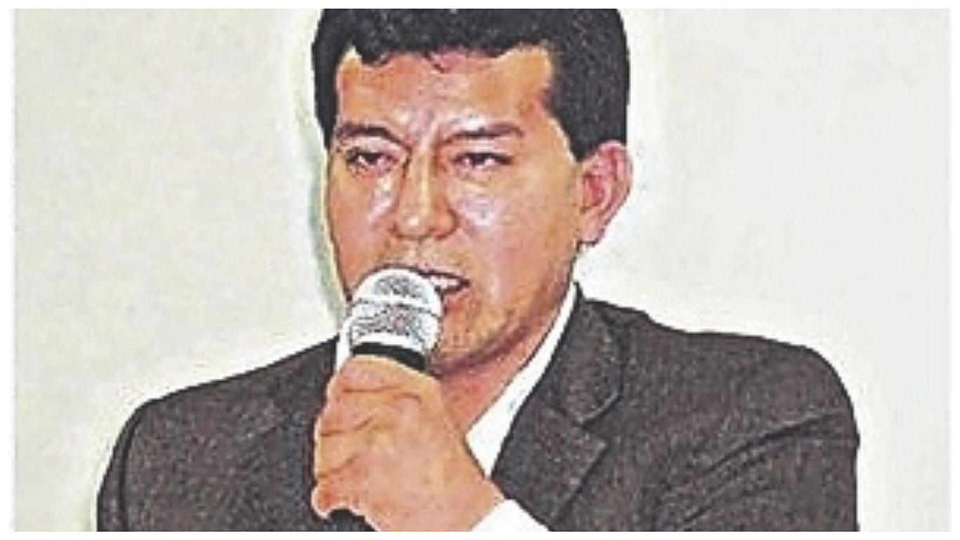 Caso Panama Papers pone en aprietos a Ernesto Flores 