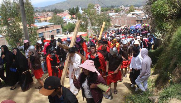 Cien actores en muerte de Cristo