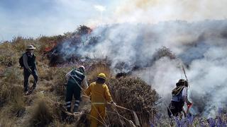​Controlan incendio en las faldas del volcán Misti en Arequipa (VIDEO)