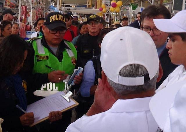 Municipalidad de Arequipa y comerciantes de San Camilo se enfrentan por operativo