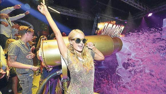 París Hilton inaugura en Ibiza su fiesta de "Espuma y Diamantes"