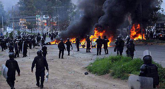 México: Aumenta a 10 muertos por choque entre maestros y policías 