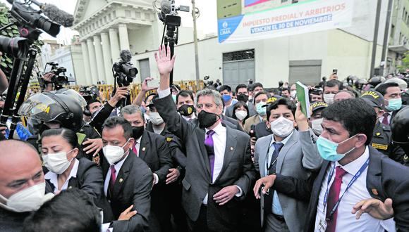 Pese al antecedente del jefe de Estado, el titular de Salud, Óscar Ugarte, exhorta a representantes políticos a disuadir a la población de participar en movilizaciones