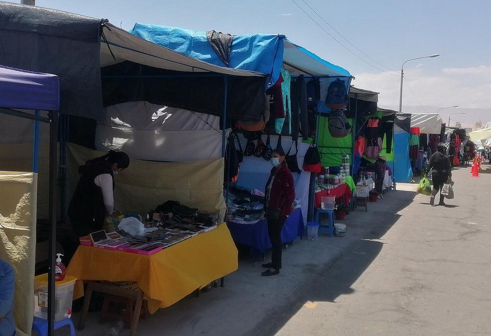 Feria de ropa y calzado de segundo uso (Tacna-Perú) Fotografía: C