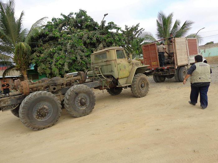 Incautan autopartes y vehículo militar ecuatoriano