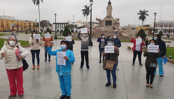 Personal del Hospital Virgen de la Puerta protesta exigiendo el pago de sus bonificaciones
