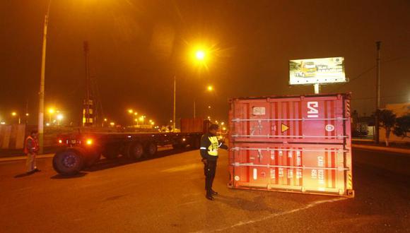 Volcadura de container casi provoca tragedia en el Callao