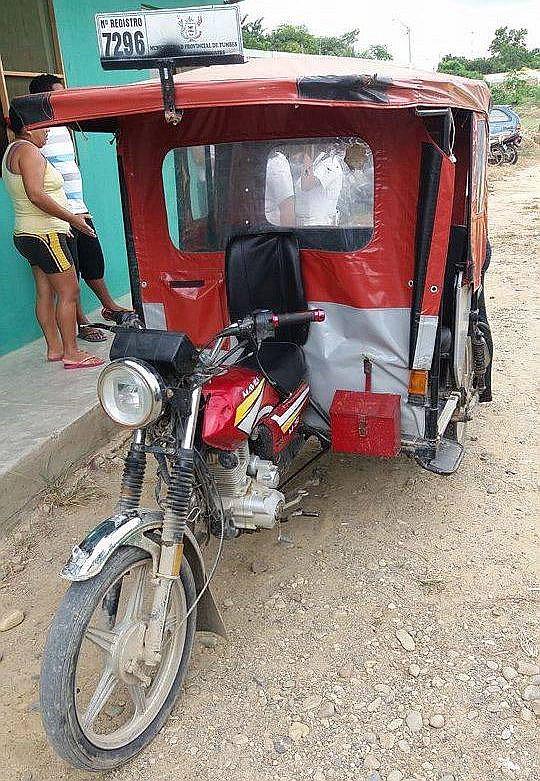 Tumbes: Agentes de la Policía de Turismo recupera una moto robada