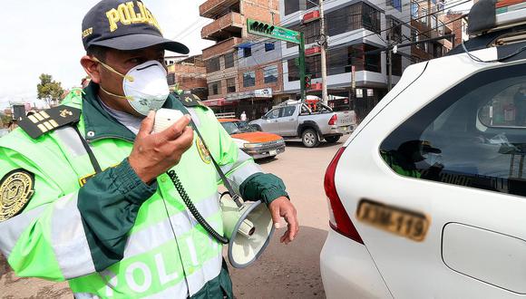 PNP retuvo 2 407 licencias de conducir en Cusco y choferes hacen largas colas para recuperarlas (FOTOS)