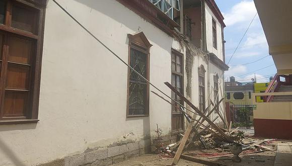 ​Lluvias desmoronan el muro de histórica casona del pedagógico Jiménez Borja