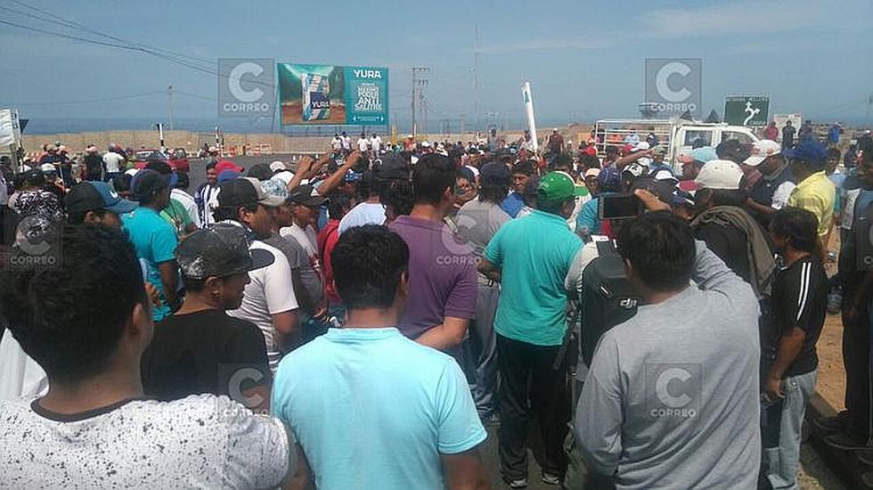 ​Pescadores bloquean Panamericana Sur por autorizaciones a embarcaciones industriales