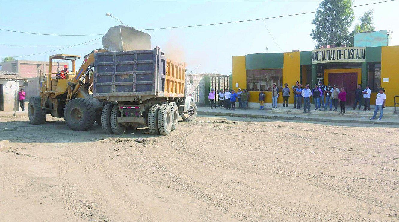 Remueven escombros en Cascajal tras huaicos