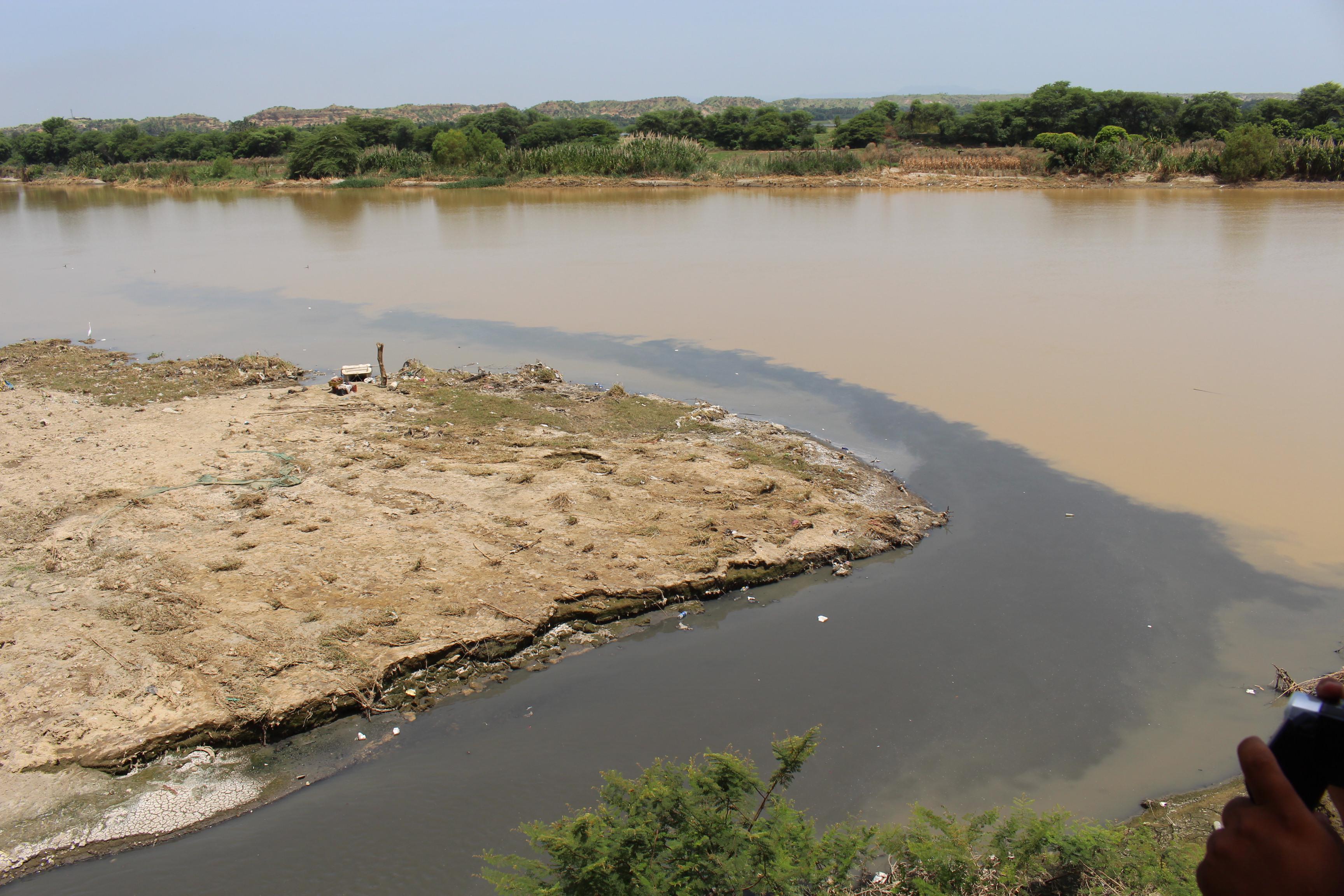 Sullana: Aguas servidas invaden el río Chira (VIDEO)