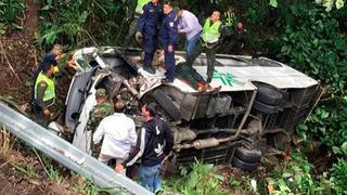 Al menos 13 heridos en accidente autobús de comitiva de presidente colombiano