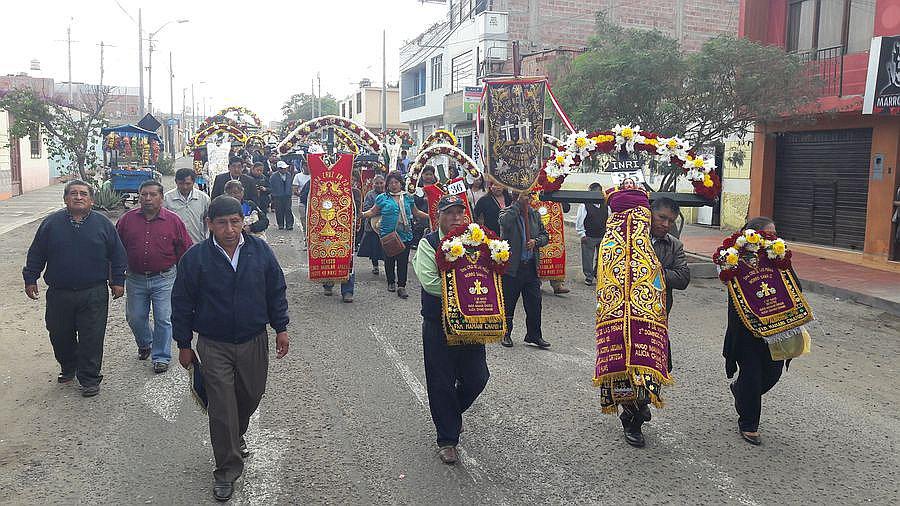 ​Con procesión de 150 cruces inició tradicional festividad de mayo