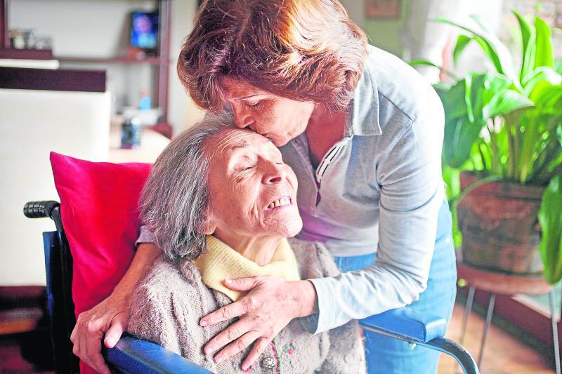 Alzheimer: El triste camino de retorno al vientre