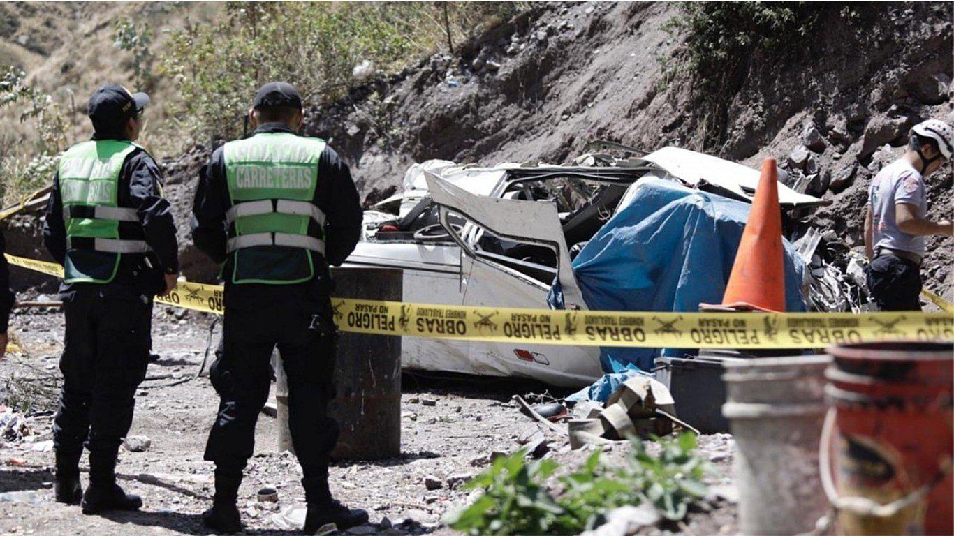 MTC denunciará a dueños de minivan que cayó a abismo con escolares en Huarochirí