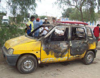 Un taxi Tico es quemado
