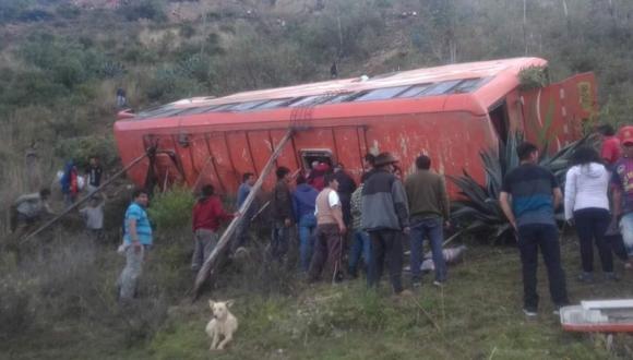 El vehículo salió desde Tayabamba y tenía como destino la ciudad de Lima. El accidente de tránsito ocurrió en la provincia de Sihuas, en Áncash. (Foto: Pataz Al Día