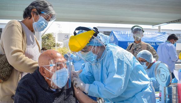 El proceso de vacunación comenzó el martes 9 de febrero en los principales centros de salud en Lima y Callao.