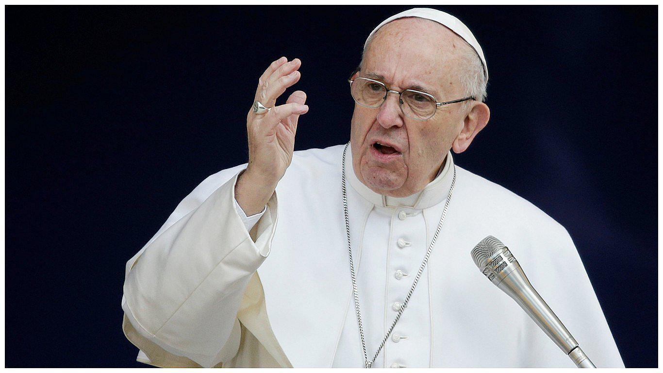 Papa Francisco: "Nos alejamos de Dios cuando vamos hacia la búsqueda obsesiva de bienes y riquezas"