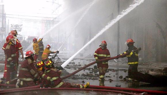 Bomberos reportan un incendio en La Victoria 