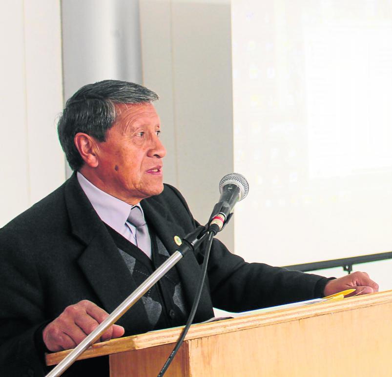 Con cinco votos, Concejo Municipal decide no vacar a regidor Rolando Condezo