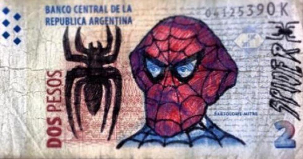 Se burlan de la inflación en Argentina creando billetes de Alf, Batman y Los Simpsons