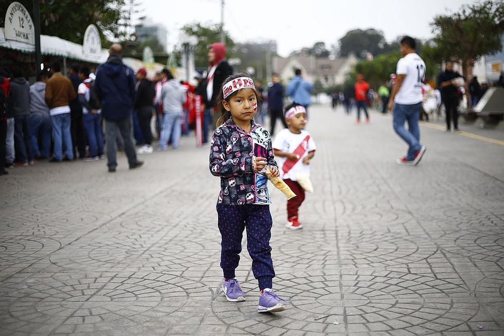 Hinchas remecieron el Nacional cantando el Himno con la Selección (VIDEO y GALERÍA) 