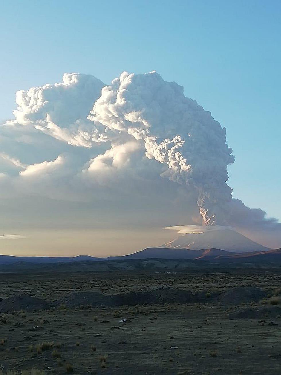 Volcán Ubinas: humareda supera los 5000 metros de altura y se registran explosiones (FOTOS)