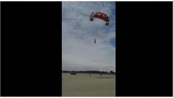 Paseaba en paracaídas cuando este error lo llevó a la muerte (VIDEO)