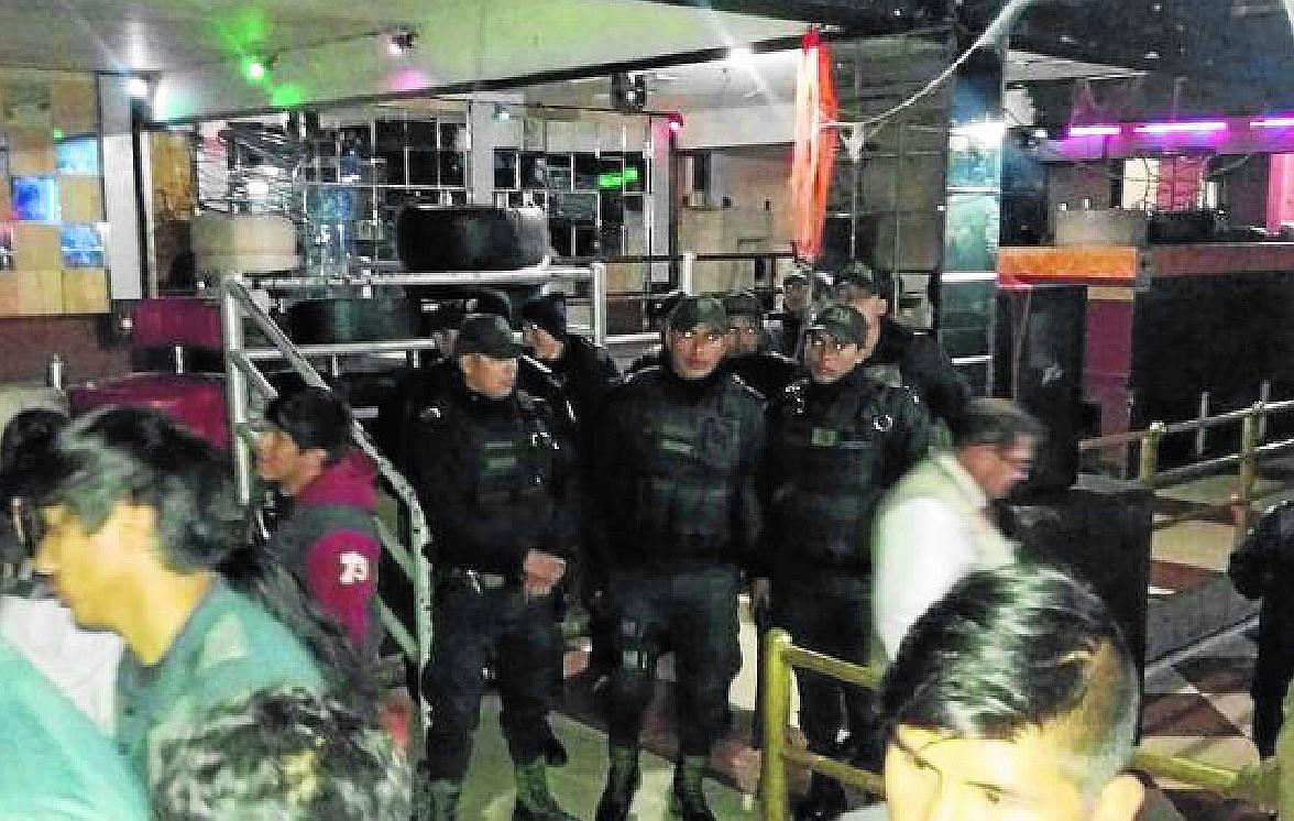 ​Salvan a estudiante de ser violada en discoteca "Tokoros" de Puno