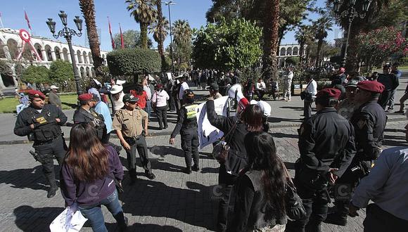 Arequipa: ​Profesores se enfrentan entre ellos en plena Plaza de Armas (VIDEO)