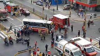 Jesús María: choque entre bus de transporte público con camión de bomberos deja varios heridos en Av. Brasil