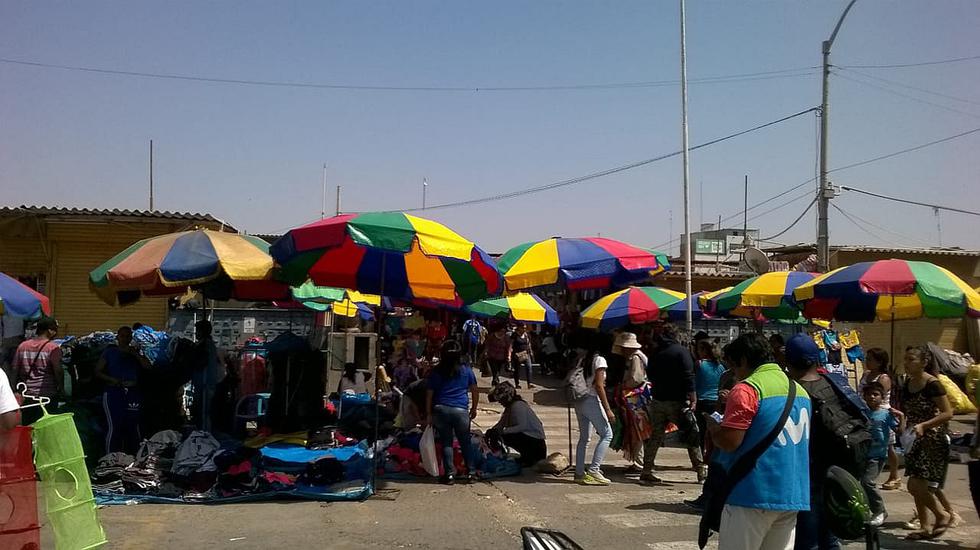 Vendedores ambulantes obstruyen entradas de acceso del Mercado Modelo de Chiclayo 