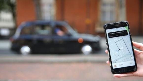 Taxista por app llega ebrio a servicio y pasajero termina conduciendo el vehículo (VIDEO)