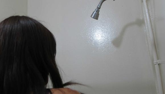Moquegua: Filman a mujer cuando se duchaba con novio