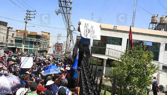 ​Comerciantes de San Juan de Dios realizan plantón en municipio de Arequipa