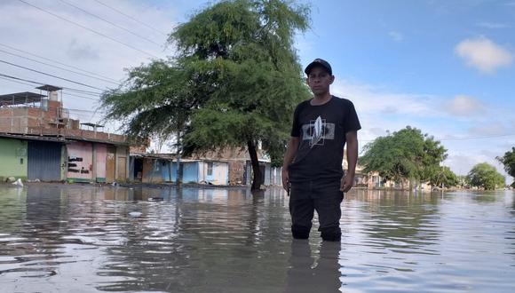 Varios tramos del centro de Piura lucen con agua anegada debido a que la ciudad no cuenta con un drenaje pluvial. (Foto: Tania Bautista)