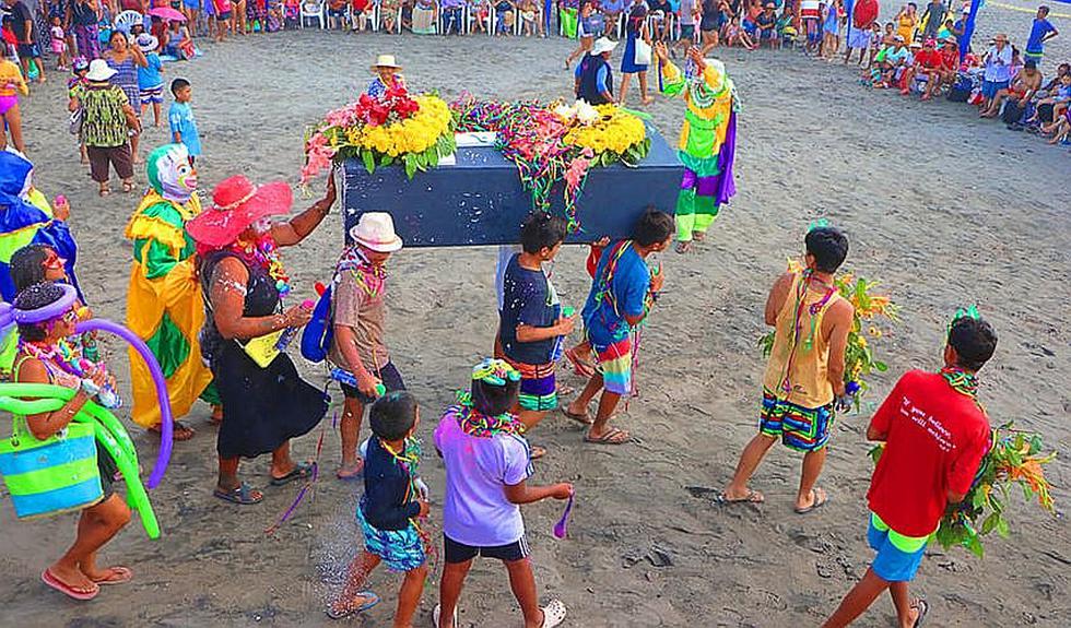 Punteños celebran en la playa el "Entierro del Carnaval" (FOTOS)