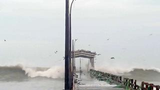 Chincha: pescadores salvan navío que era arrastrado por corriente marina en Tambo de Mora