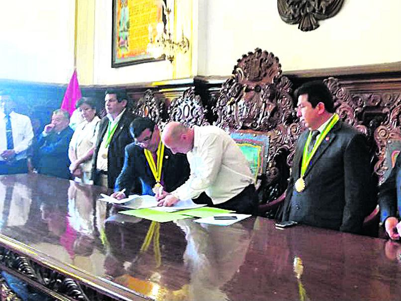 Terremoto municipal en Ica: salen 12 funcionarios