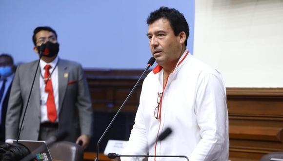 Edwin Martínez presentó proyecto de norma para que legisladores puedan renunciar. (Foto: Congreso)